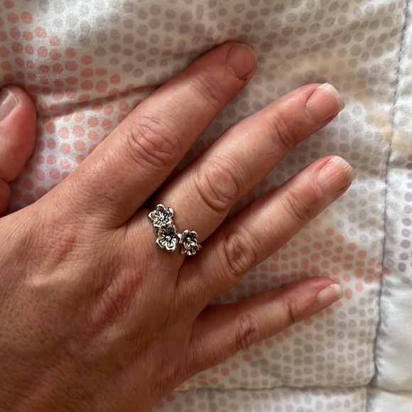 Flower middle or thumb ring - Picture 3 of 3